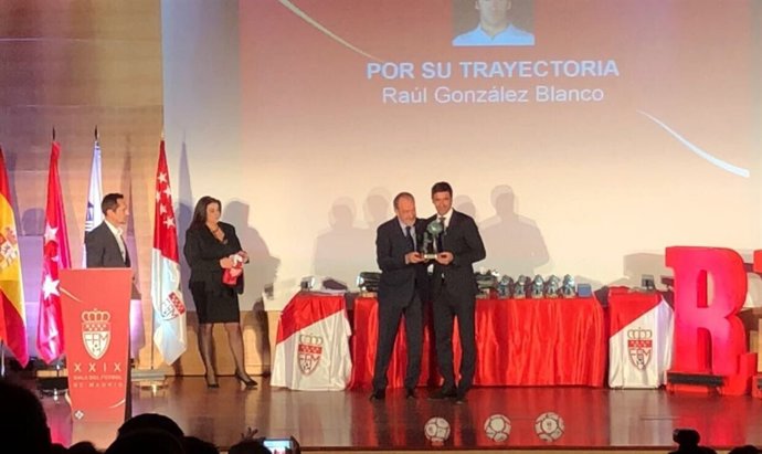 Raúl González, premiado por la RFFM