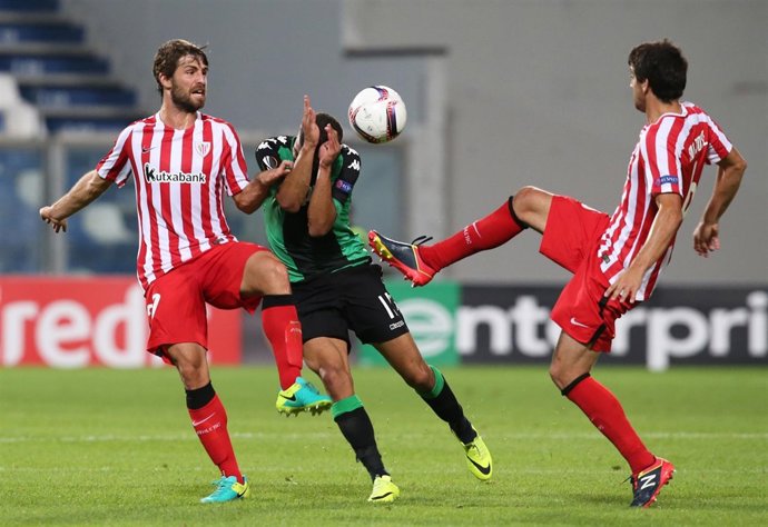 Yeray Álvarez en un partido ante el Sassuolo en Europa League