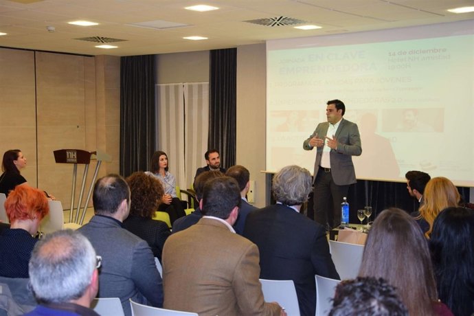 Nota/ Más De 5.000 Desempleados Han Recibido Asesoramien To De La Comunidad Para