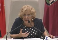 Carmena dice que como alcaldesa necesita hablar con dirigentes de partidos y que lo hace con todo el arco parlamentario