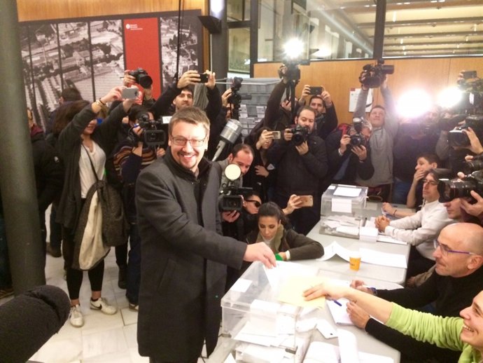 El candidat de CatECP, Xavier Domènech, vota en les eleccions del 21-D.