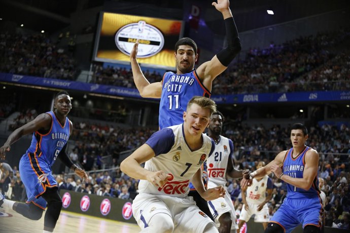 Luka Doncic (Reial Madrid) i  Enes Kanter (Oklahoma City Thunder)