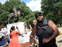 Memphis quita dos estatuas de líderes confederados meses antes del aniversario de la muerte de Martin Luther King