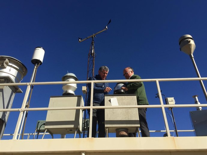 2 Fotos Junta (Visita Estación Calidad Aire Universidad) 2º Envío