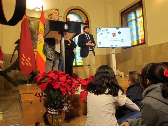 El presidente de la Comunidad y la consejera Martínez-Cachá presentan el vídeo