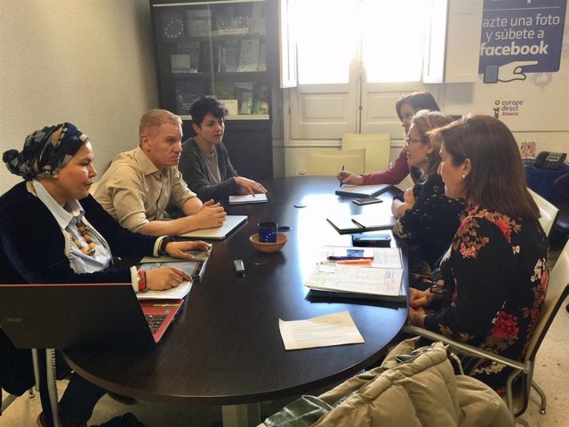 Los becados de Guadalinfo Impulsa se reúnen con la Diputación Provincial.