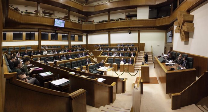 Pleno ordinario en el Parlamento de Vitoria