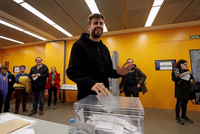 Gerard Piqué tras votar en las elecciones catalanas del 21 de diciembre