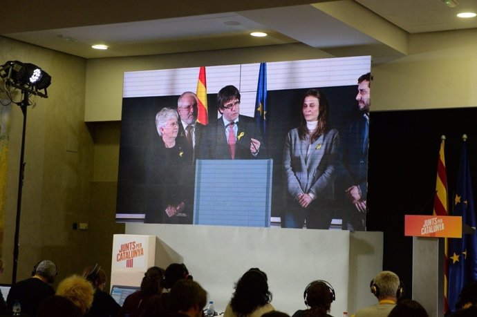 JuntsxCat sigue la comparecencia de Carles Puigdemont el 21D