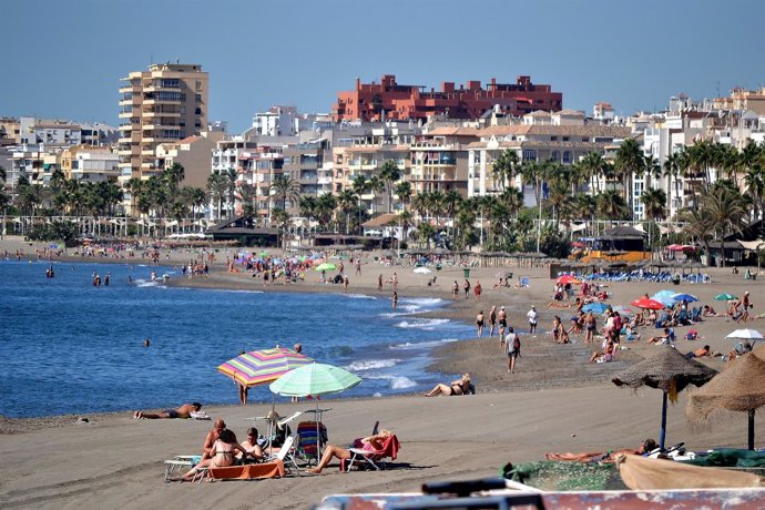 Estepona turismo playa julio relax verano 2017