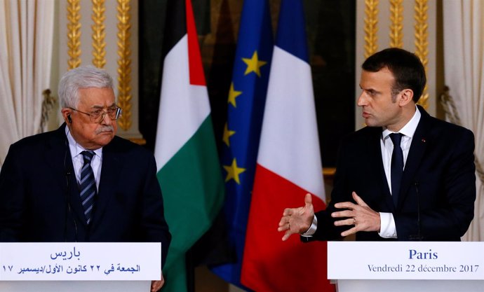 Macron y el presidente palestino, Mahmud Abbas