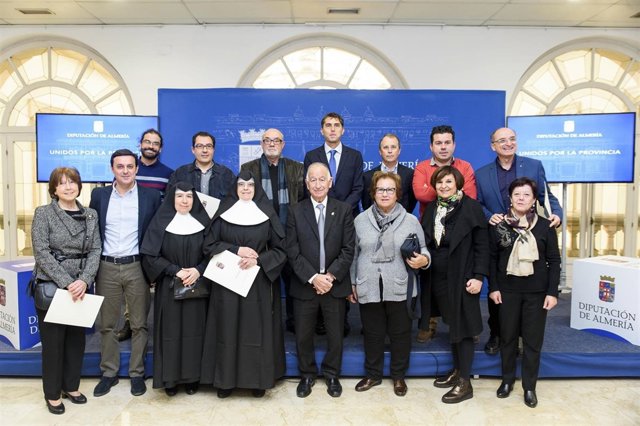 Las nueves ONG beneficiaras de las ayudas las han recibido en la Diputación.