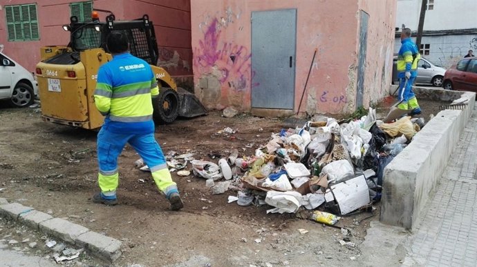 Limpieza de Emaya en Camp Redó