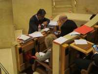 La oposición responsabiliza a Revilla del pacto con un tránsfuga