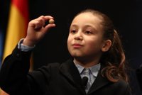 Aya, la niña de San Ildefonso que ha puesto en pie al Teatro Real: "Sentía mucha ilusión"