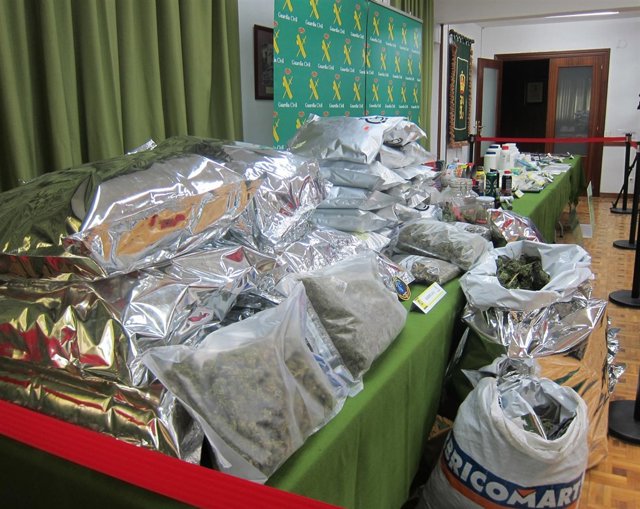 Droga intervenida en la operación de la Guardia Civil.         