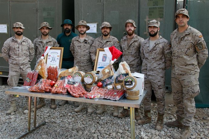 Los legionarios desplazados en Irak han recibido un lote de productos de Almería