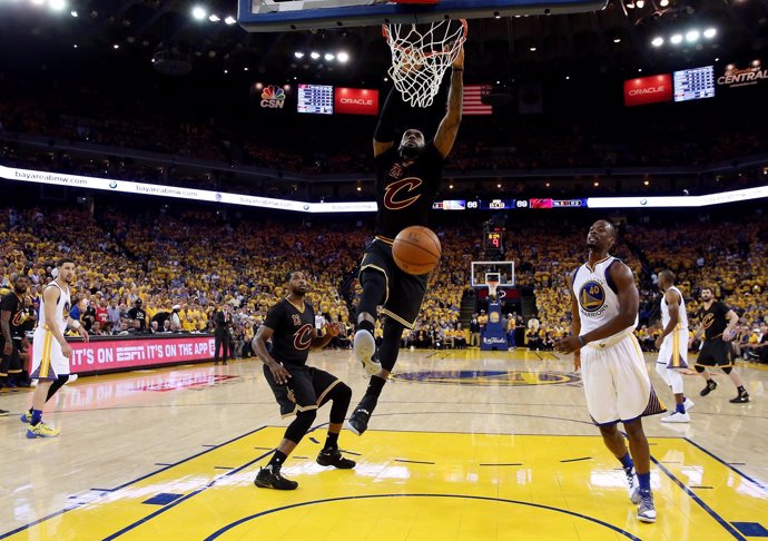 LeBron James machaca en el Golden State Warriors - Cleveland Cavaliers