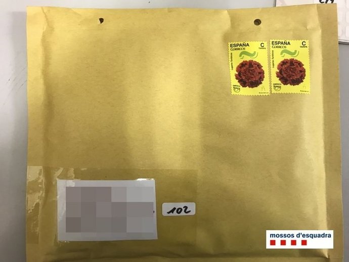 Tres detinguts per vendre marihuana per correu