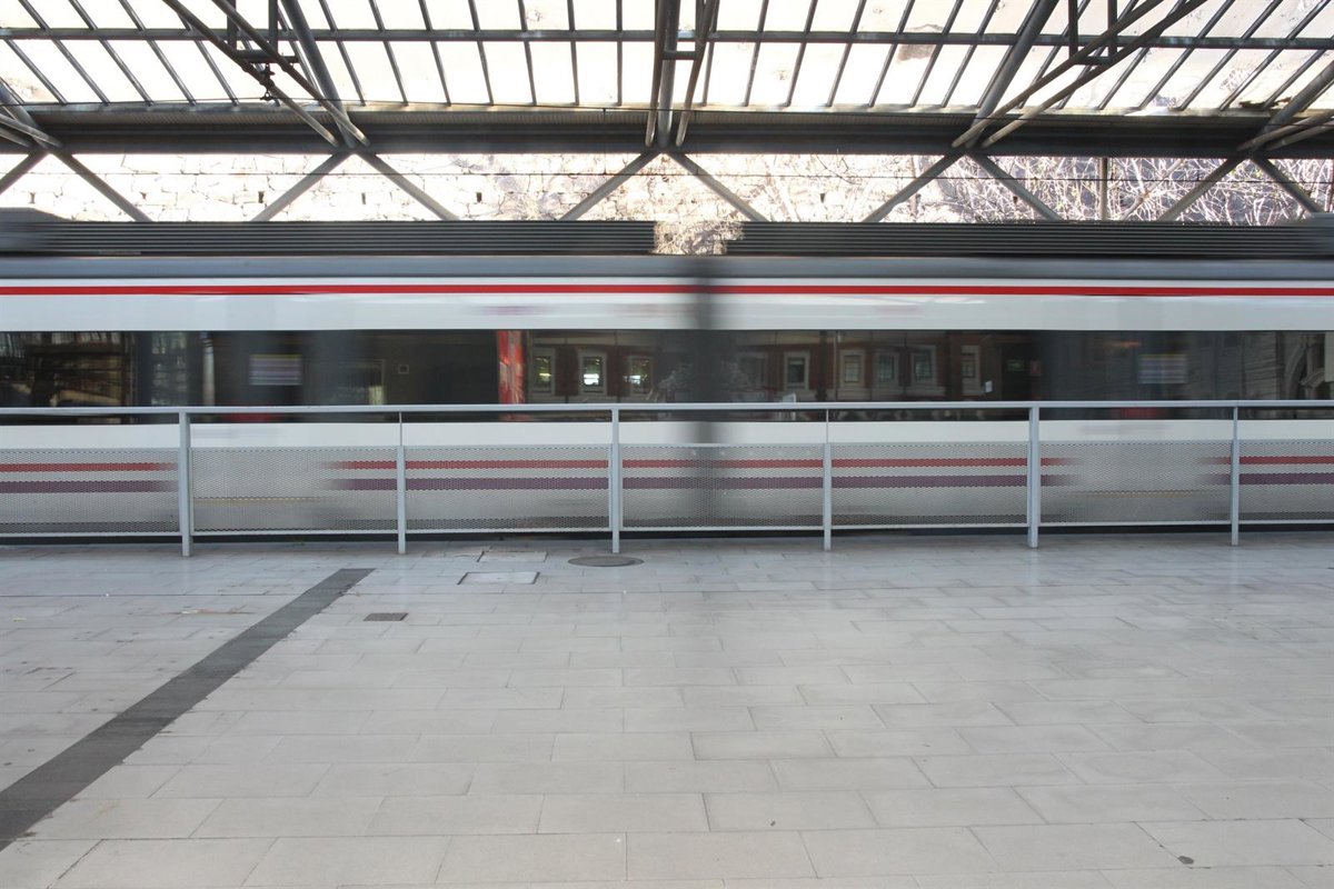El choque de un tren de Cercanías en la estación de Alcalá provoca
