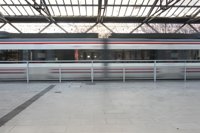 El choque de un tren de Cercanías en la estación de Alcalá provoca retrasos en la C-7 