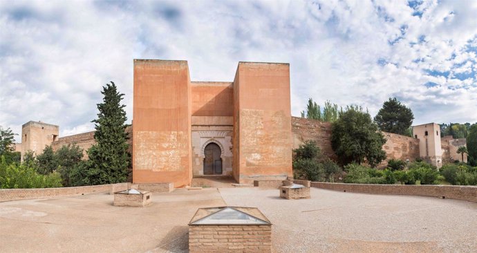 Puerta de los Siete Suelos de la Alhambra