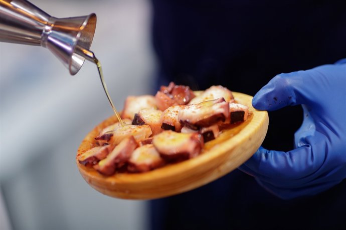 Tapas, tapa de pulpo, gastronomía, comida, cocina, cocinar, picar, comer