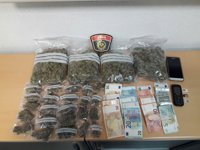 Detenido en València por llevar medio kilo de marihuana en el coche