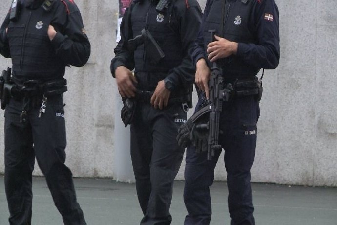 Agentes de la Ertzaintza