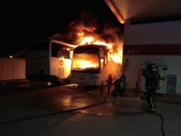 Una persona resulta herida grave en el incendio de dos autobuses estacionados en Lorca