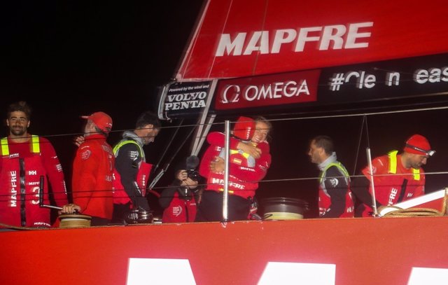 La tripulación del MAPFRE celebra su victoria en Melbourne