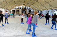 Cerca de 1.300 jóvenes han disfrutado de las jornadas escolares en la pista de hielo