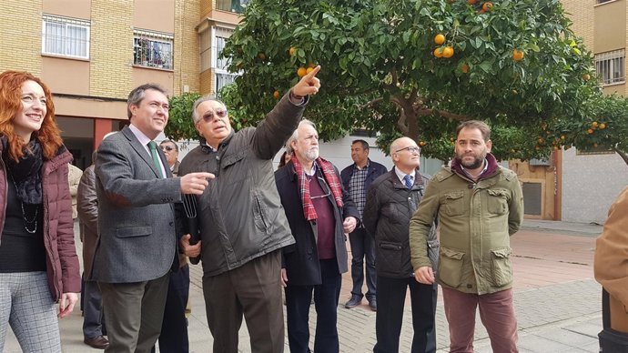 Recepción De Barriadas. Nota De Prensa Y Fotografía.