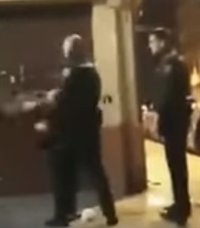 Identificado un policía que fue grabado dando un bofetón a una mujer en una calle de València
