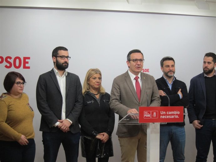 Diego Conesa, se dirige a los medios en la rueda de prensa