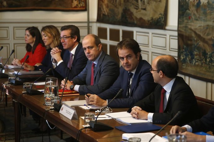 Bermúdez de Castro presideix la reunió amb els sotssecretaris després d'activar 