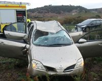 Rescatada una mujer tras quedarse atrapada en su turismo a raíz de un accidente en Paterna (Cádiz)