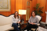 La delegada de la Junta y la alcaldesa analizan proyectos de ciudad en su primer encuentro institucional
