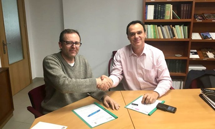 Firma del acuerdo en Madrid.