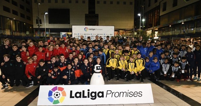 Vicente del Bosque apadrina el inicio de una nueva edición de LaLiga Promises