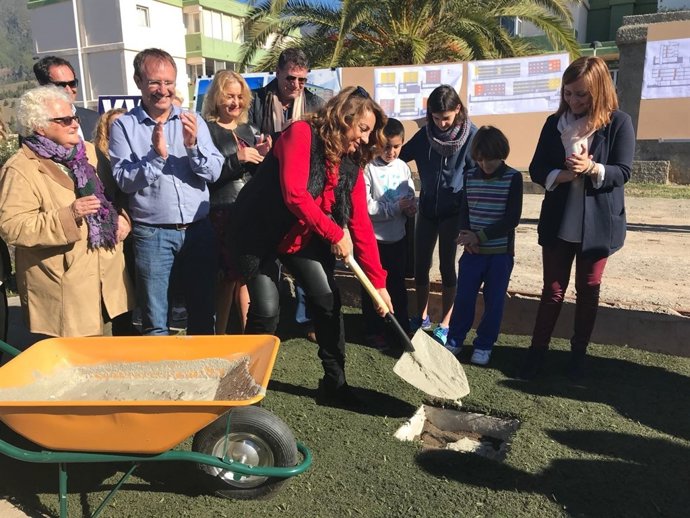 Colocación de la primera piedra