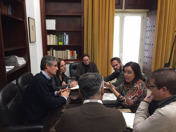 Encuentro en Diputación sobre la barriada de la verbena en Arcos