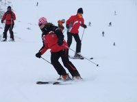 El fuerte viento solo permite abrir dos pistas de esquí en Alto Campoo 