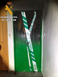 Auxilian a tres personas atrapadas en un edificio en llamas en Roquetas de Mar (Almería)