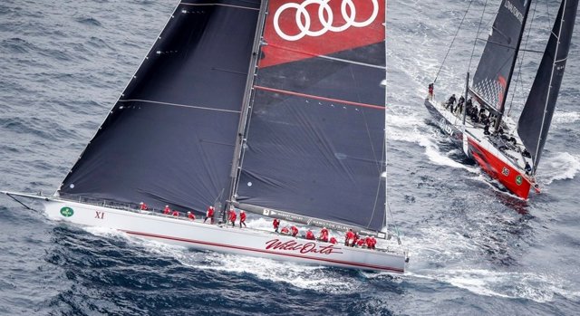 El Wild Oats XI con el LDV Comanche en la Sydney-Hobart