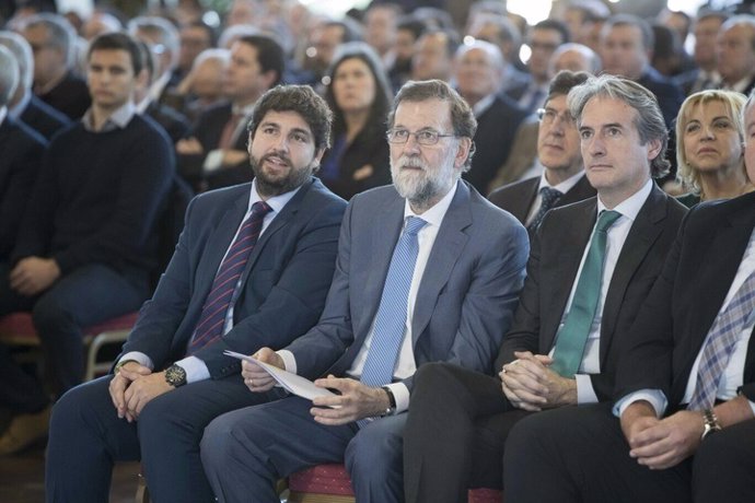 Rajoy junto a Iñigo de la Serna y López Miras en acto en Murcia