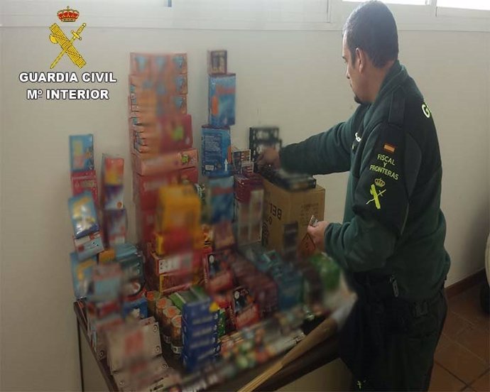 Remitiendo Np Opc Huelva "La Guardia Civil Interviene 6467 Artificios Pirotécnic