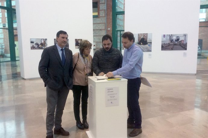Inauguración de la exposición sobre el trabajo de Asamblea por la Paz  