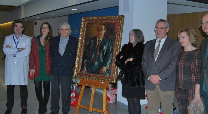 La familia de Cunqueiro dona un retrato suyo al HAC