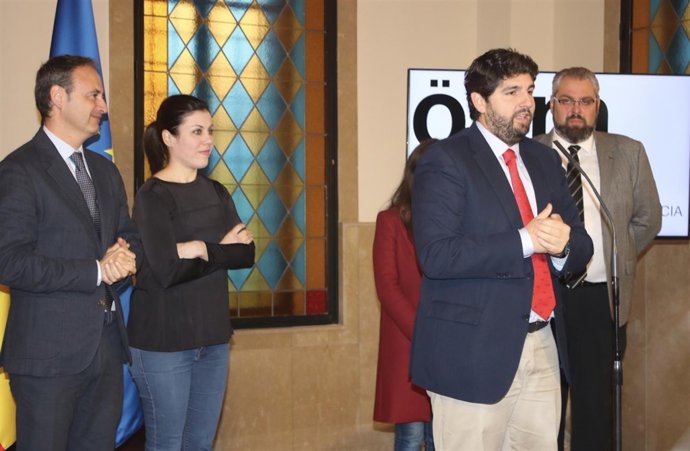 Foto/ El Jefe Del Ejecutivo Regional Recibe A La Orquesta De Jóvenes De La Regió